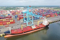 Sealand_ASIANMOON_InauguralCallPortofMobile.JPG Sealand_ASIANMOON_InauguralCallPortofMobile.JPG