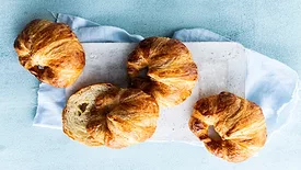 Vandemoortele-Pinched croissant _K199_54091 (1).jpg