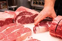 Joyce_Farms_SignatureAngus_Cutting.jpg Joyce Farms